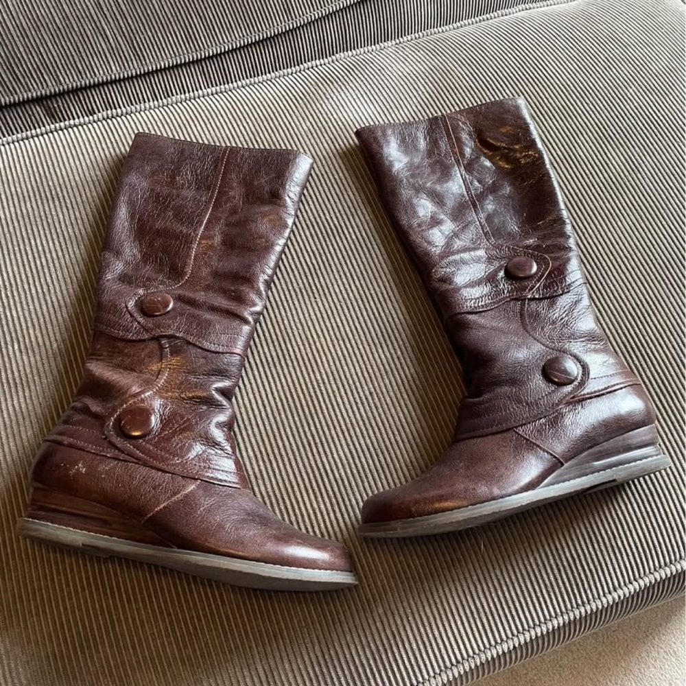 Brown Heeled Leather Boots with Distressed Finish
